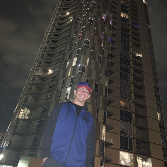 Meet your Posher, Damian - Picture 2 of 5